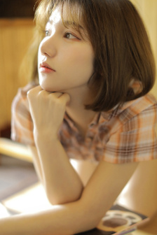 美女被挠脚心